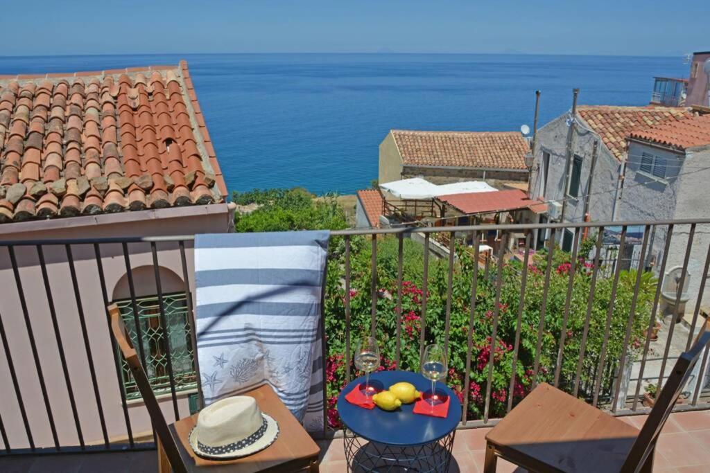Ferienwohnung Terrazza Ambrogio Sant'Ambrogio  Exterior foto