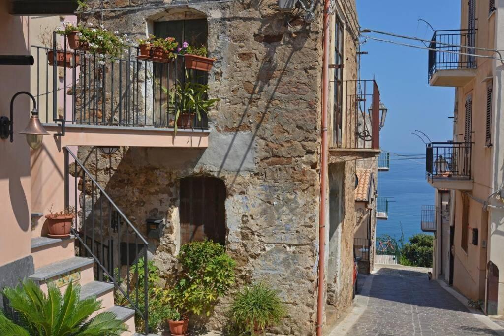 Ferienwohnung Terrazza Ambrogio Sant'Ambrogio  Exterior foto