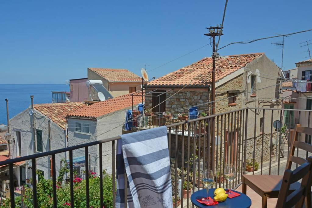 Ferienwohnung Terrazza Ambrogio Sant'Ambrogio  Exterior foto